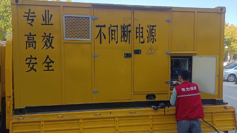 崇川柴油发电机组和UPS电源配合使用时，如何避免切换过程中的电力中断？